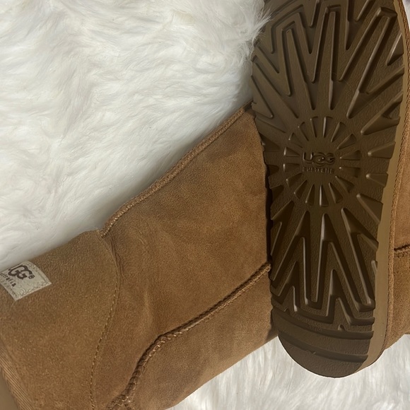UGG Boots - Picture 4 of 4